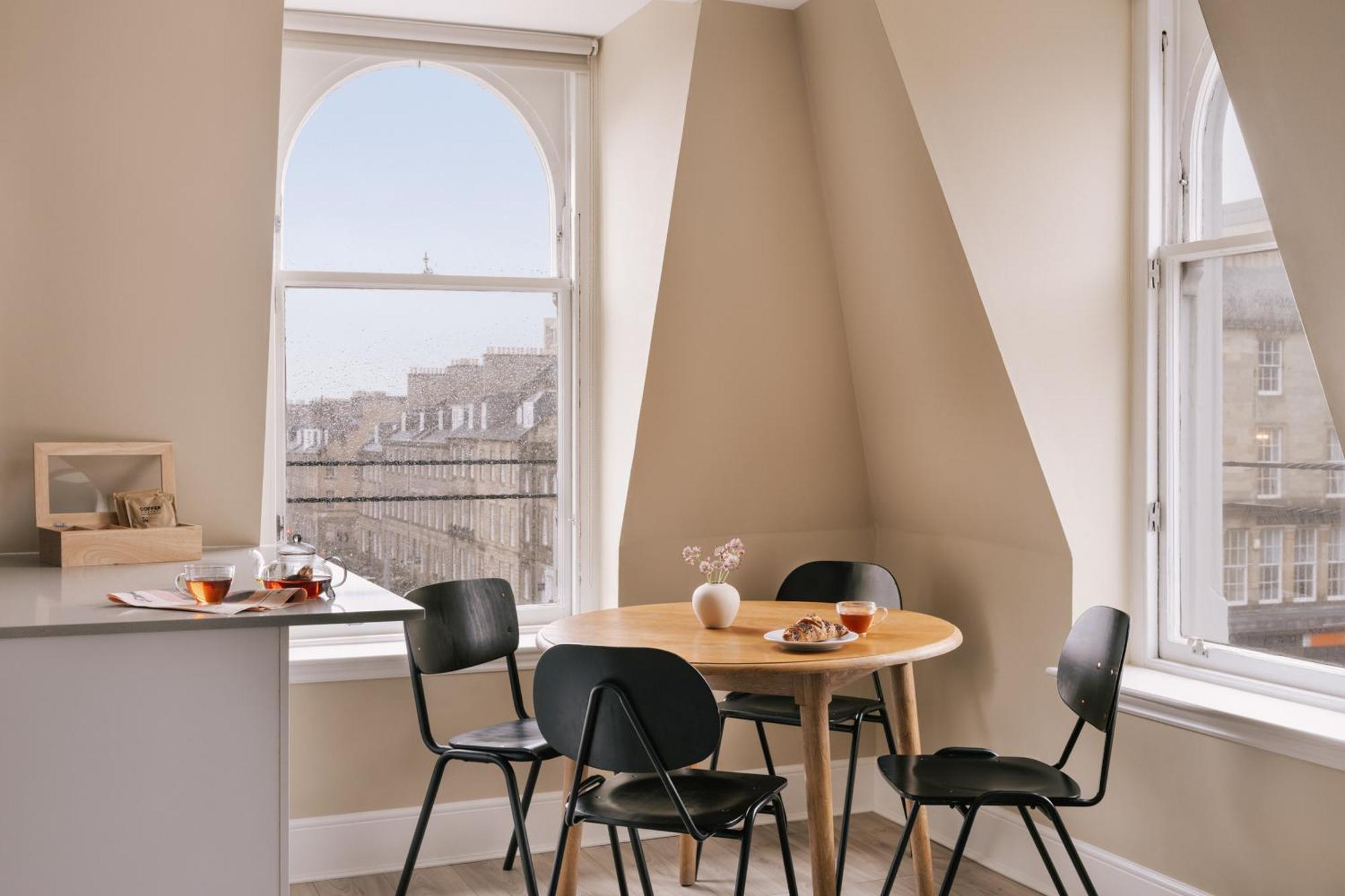 Sonder By Marriott Bonvoy Royal Garden Apartments New Town Aparthotel 4*